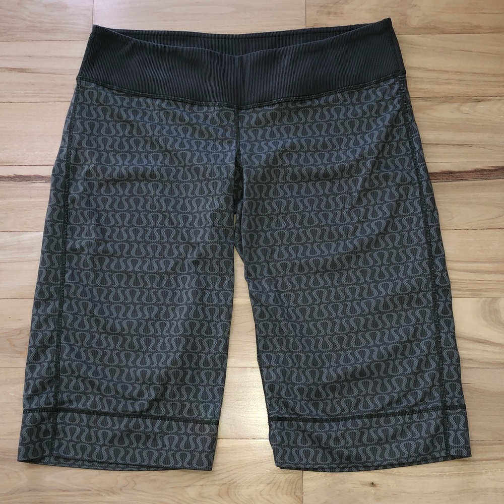LULULEMON Women’s Green Patterned Performance Shorts - 12
